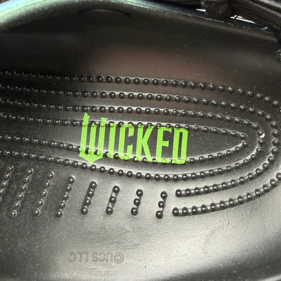 CROCS Classic Clog Wicked Defy Gravity Elphaba Wickedly Beautiful charms Jibbitz - Picture 11 of 16